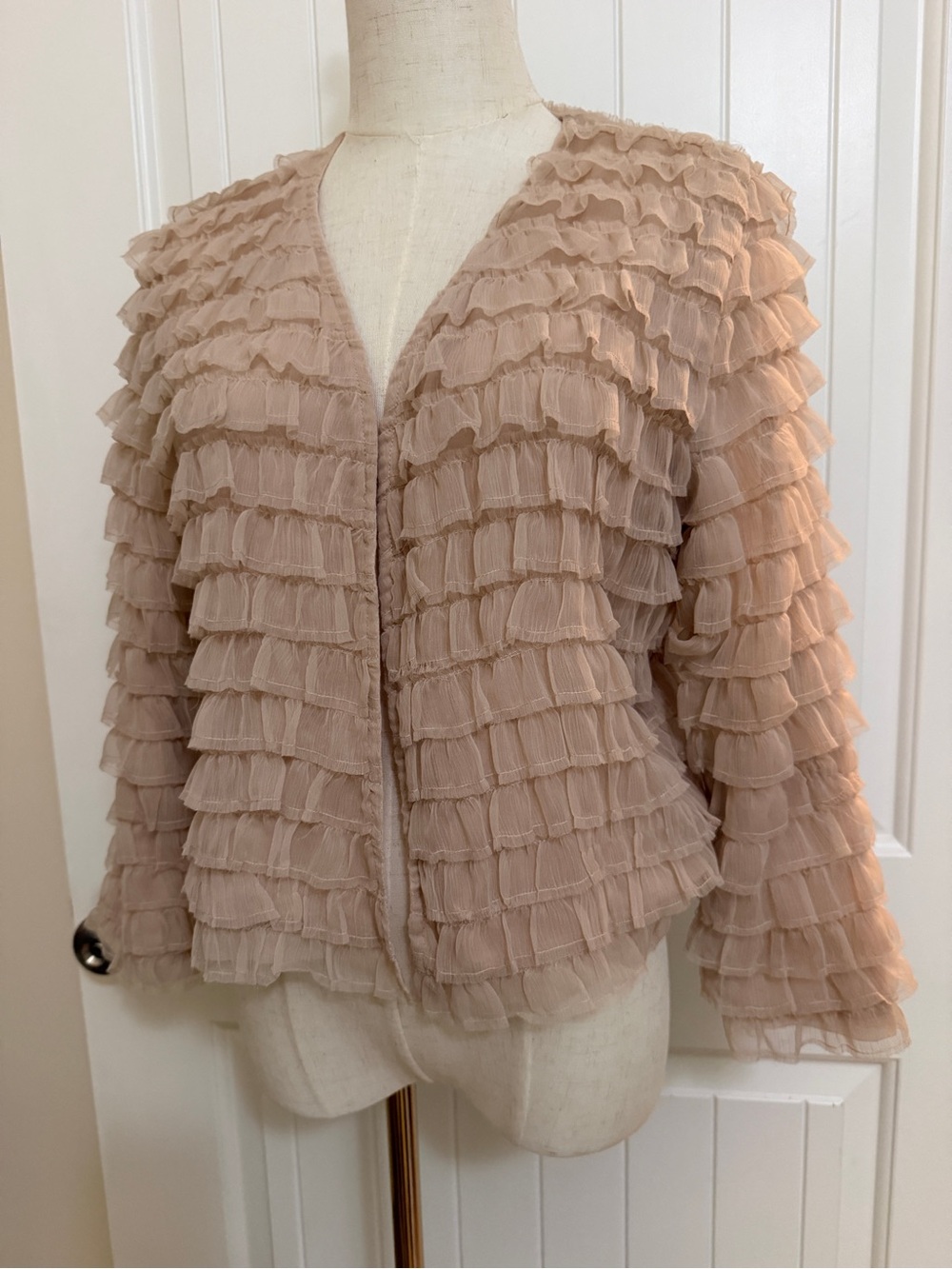 Nordstrom hinge Designed in Seattle Taupe Ruffled Cropped Jacket Sz 1 (xsmall)